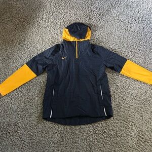Nike windbreaker, men’s XL.